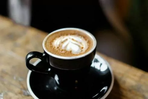 На Саксаганського відкрилася кав'ярня з вином, десертами та лимонадами