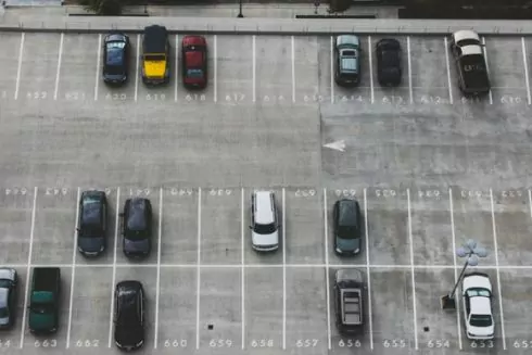 В Киеве появятся инспекторы по парковке. Они будут фотографировать и штрафовать за 10 минут