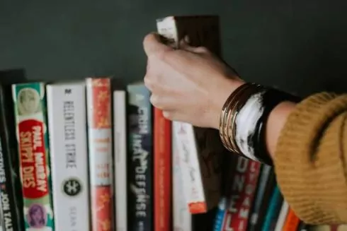 Киевские книжные магазины назвали бестселлеры 2023 года: какие книги покупали чаще всего