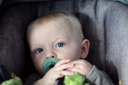 Таксисты отказываются возить пассажиров с детьми из-за новых штрафов. Где искать такси с автокреслом?