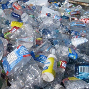 «Україна без сміття» почала приймати пластик на переробку поштою