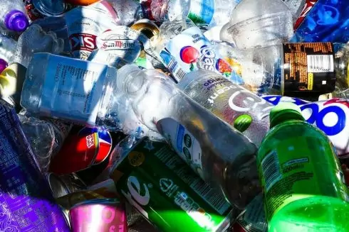 У Києві збирають пластикові пляшки для екоперформансу