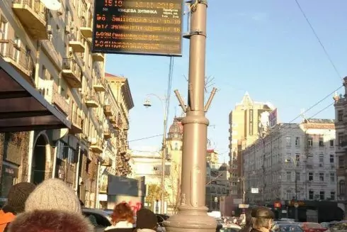 Информационные табло на остановках общественного транспорта должны заработать до конца осени