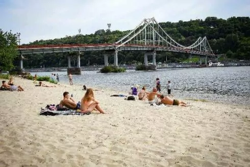 Можна без маски, але з дистанцією: правила відвідування пляжів