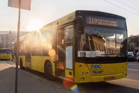 Наземний транспорт у Києві також скорочує графік роботи до 25 серпня