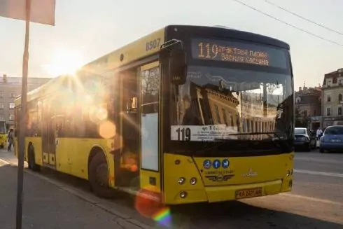 Наземному общественному транспорту Киева разрешили перевозить больше пассажиров