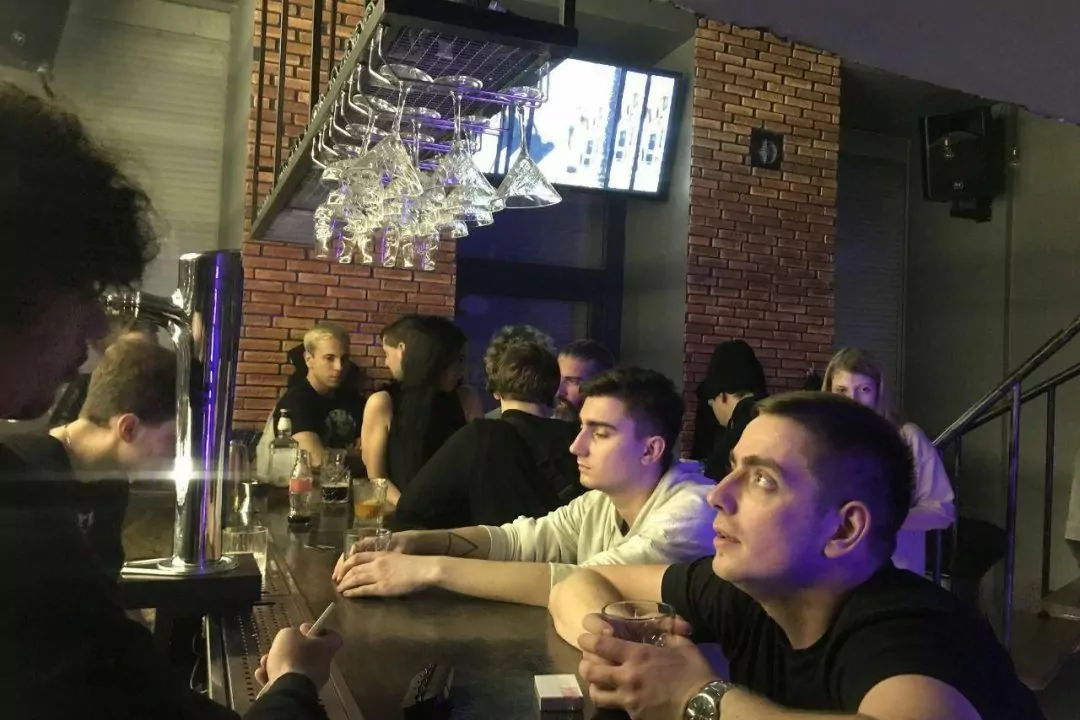 В Украине появились подпольные бары и салоны красоты