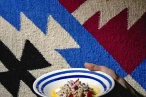 На Франко открылось кафе Frankly с авторскими хот-догами и круасанами