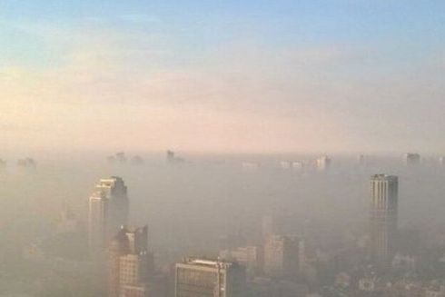 Київ затягнуло димом: мешканцям радять зачинити вікна через торф’яну пожежу