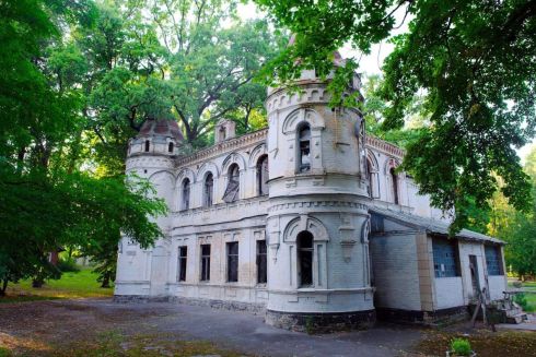 Суд обязал Киевсовет заключить охранный договор на усадьбу Штамма в Буче. Ее должны отреставрировать