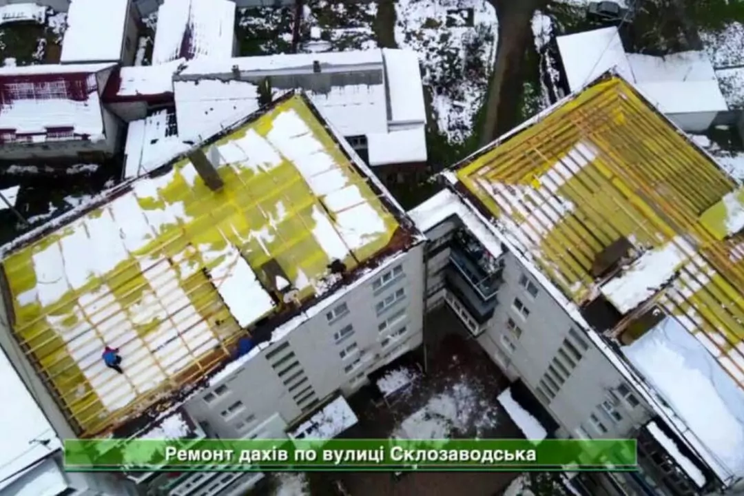 В Буче заменили кровли еще четырех многоэтажек: видео