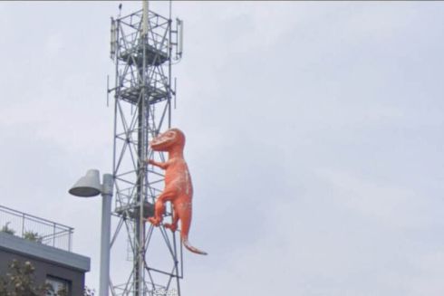 Вечірка манекенів, північне сяйво та космодром: найцікавіші фото з Google Street View зібрали на одній платформі