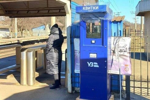 На приміському вокзалі з'явились автомати з продажу квитків