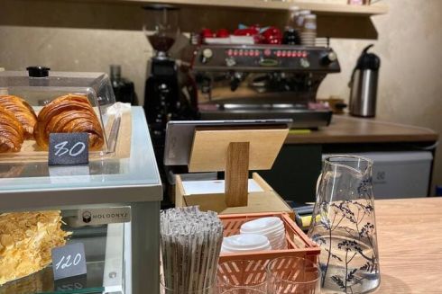 На Осокорках открыли семейное кафе с авторскими напитками и десертами