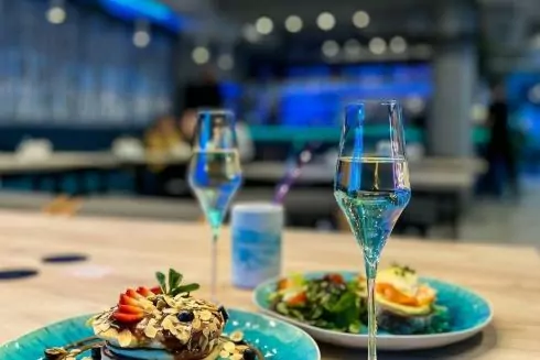 На Оболоні відкрили міське кафе Art Cafe Bar з натуральним вином і живою музикою