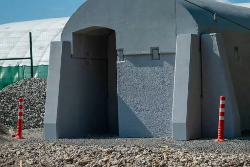 В Киеве установили первое бетонное укрытие