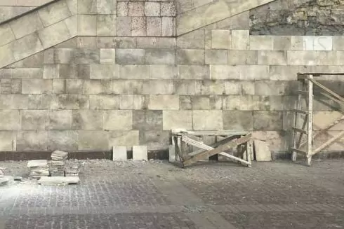 На фасад Дворца культуры КПИ начали возвращать аутентичный облицовочный камень