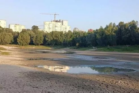 Озеро Синє на Виноградарі сильно обміліло