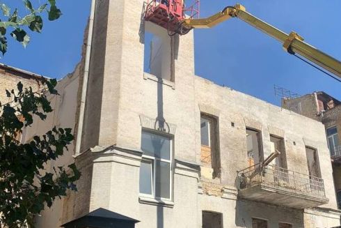 На Рейтарській відновили демонтаж історичної будівлі, попри кримінальне провадження