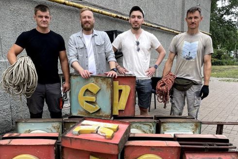 Как организация из Мариуполя, восстанавливает в Киеве исторические вывески 60-70-х годов