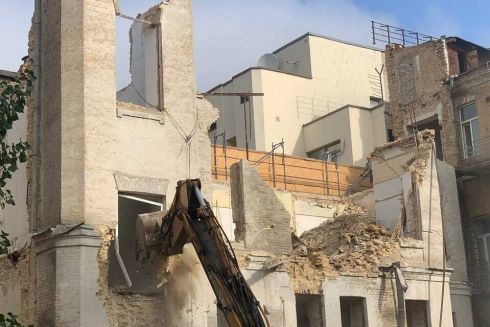 Киевляне призывают обязать застройщика восстановить дом-памятник на Рейтарской