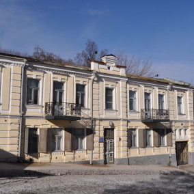 Суд обязал владельца дома-памятника на Андреевском спуске заключить охранный договор