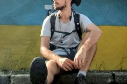 Італієць пішки дістався Києва, збираючи гроші на українські школи та лікарні