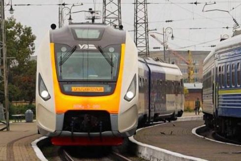 «Укрзалізниця» запустила новий потяг з Коломиї до Варшави: як він виглядає