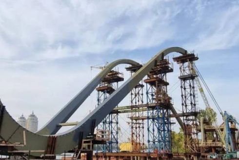 Як зараз виглядає міст, який будують на Оболоні