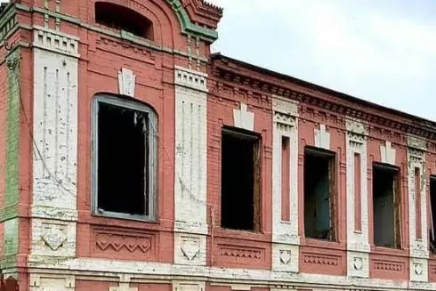 Историческое здание на Татарке оказалось под угрозой сноса: Департамент требует убрать забор