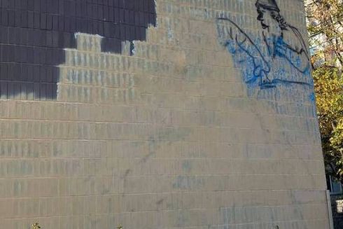 Эскиз мурала Евгении Фуллен на Виноградаре зарисовали