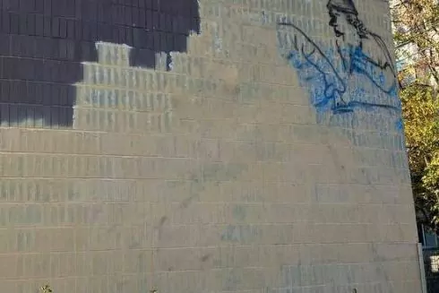 Ескіз муралу Євгенії Фуллен на Виноградарі замалювали