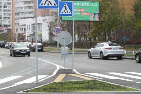 На Дарниці завершили облаштування кільцевої розв'язки: фото