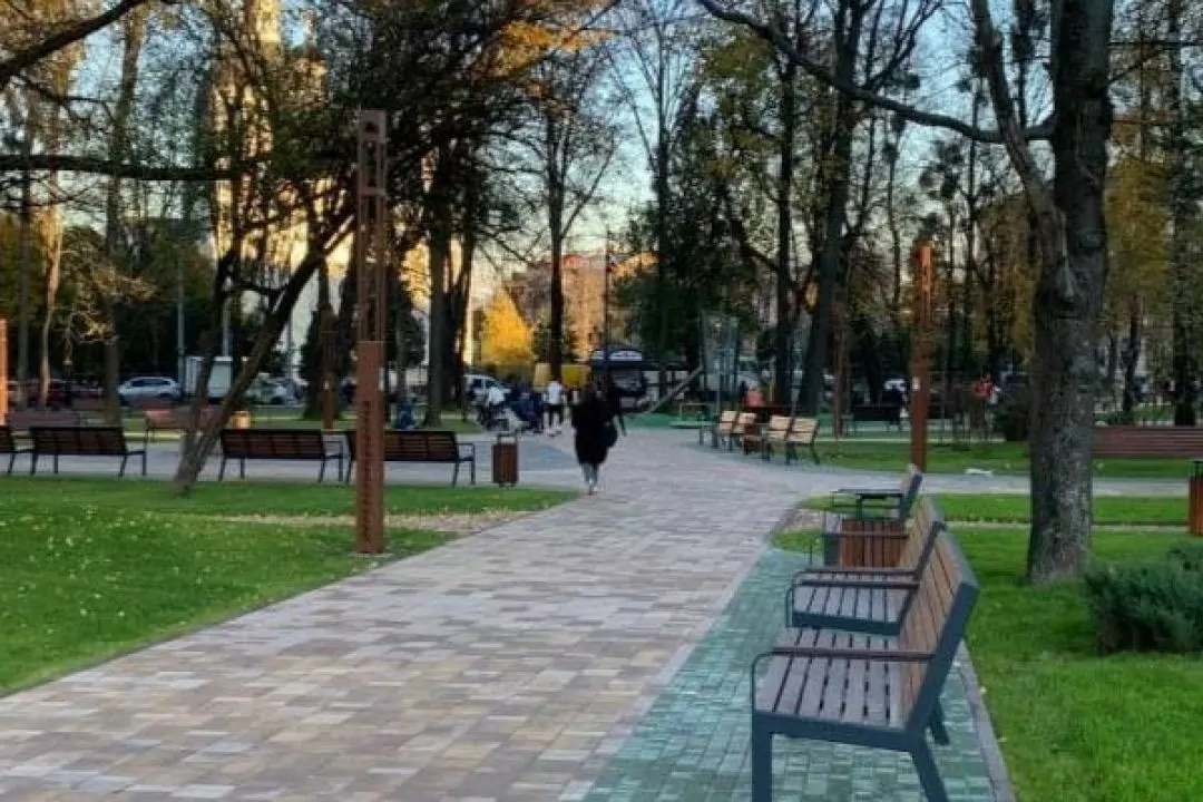У Чернівцях реконструювали сквер Дня вишиванки: як він тепер виглядає