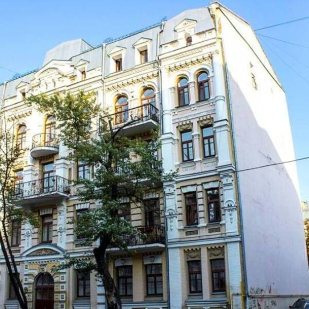 На пам'ятці архітектури на Подолі з'явилася надбудова: відкрито провадження