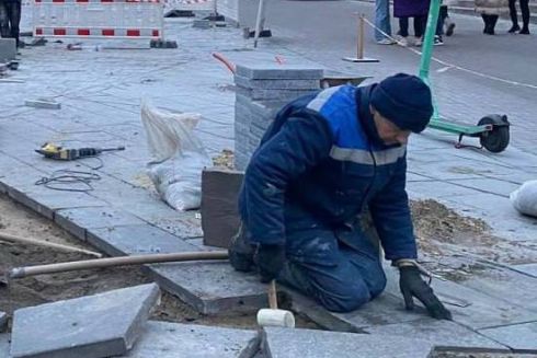 На Майдані Незалежності замінюють плитку