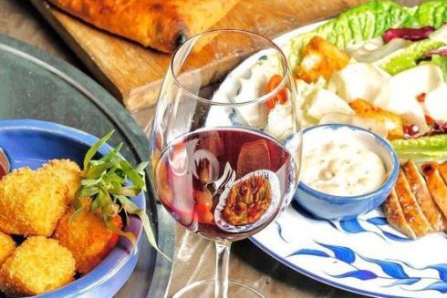 У дворца «Украина» открыли «Необистро грузинской кухни» «Такахули»