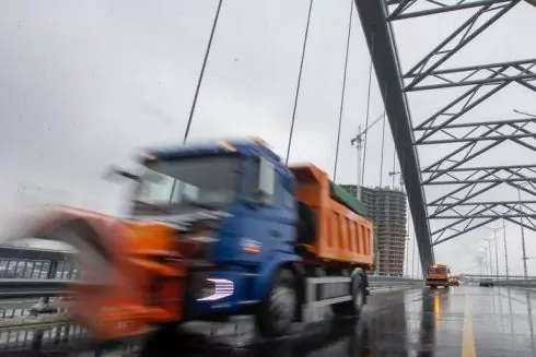 Рух Подільсько-Воскресенським мостом відкрили, але не для всіх: хто може там їздити