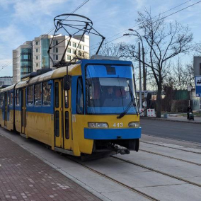 Не вистачило місця: на Дегтярівському шляхопроводі не встановили трамвайні платформи