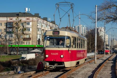 Несмотря на ремонт путей, скорость трамваев в Киеве не увеличивается: какие самые проблемные участки