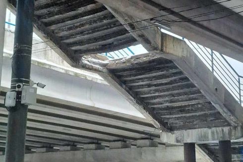 На станції швидкісного трамваю "Романа Шухевича" обвалилася частина сходів