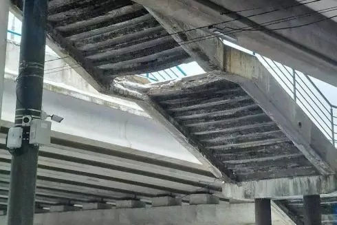 На станції швидкісного трамваю "Романа Шухевича" обвалилася частина сходів