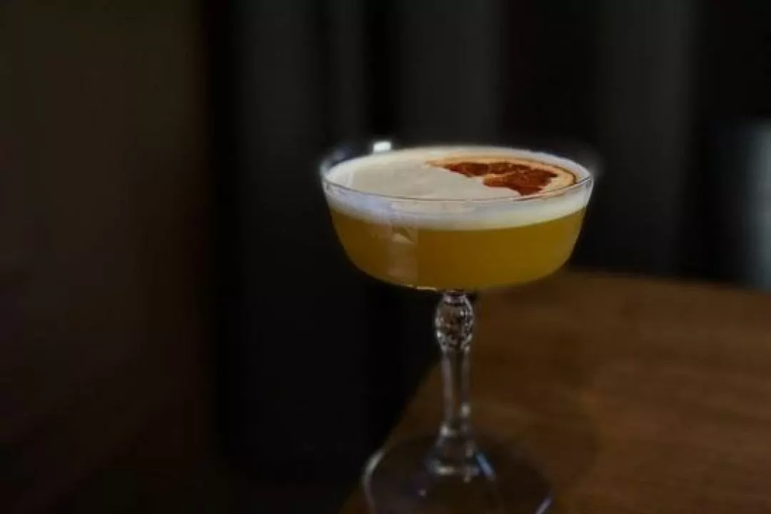 На Солом&rsquo;янці відкрили Pausa Cafe & Prosecco bar зі сніданками протягом дня і авторськими коктейлями