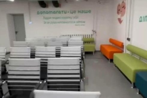 З душем, дитячим куточком і медпунктом: у Дарницькому районі облаштували укриття в медзакладі