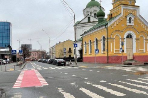 Активісти вказують на проблеми свіжого ремонту на Подолі, який коштував киянам майже 15 млн грн