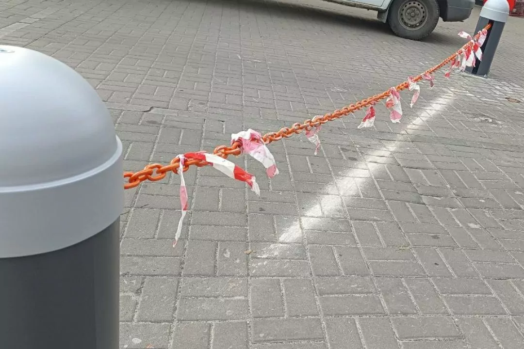 На Майдані встановили паркувальний обмежувач