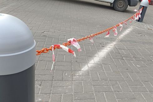 На Майдані встановили паркувальний обмежувач