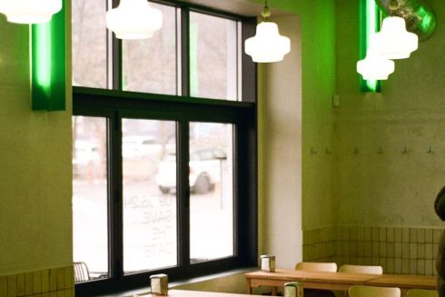 На Подолі відрили pet-friendly кафе із шаурмою та хот-догами