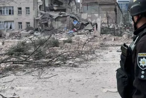 росія зранку атакувала Київ балістикою: пошкоджені будинки у різних районах, є потерпілі