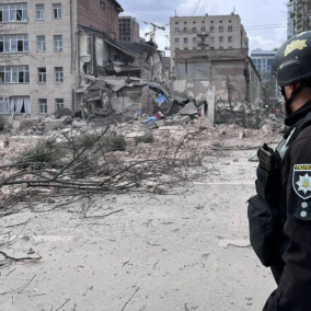 росія зранку атакувала Київ балістикою: пошкоджені будинки у різних районах, є потерпілі